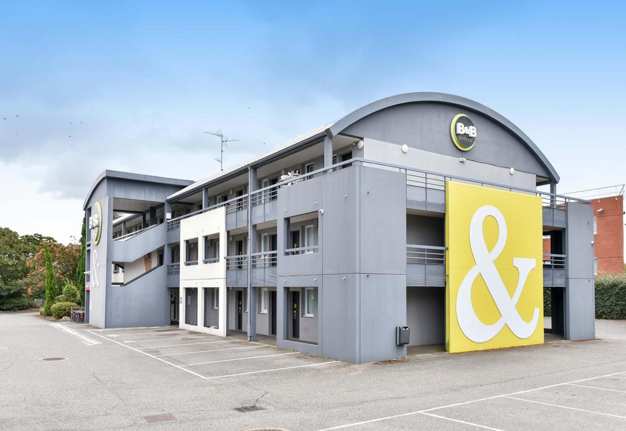 Cite De L'espace Mouchotte Hotel