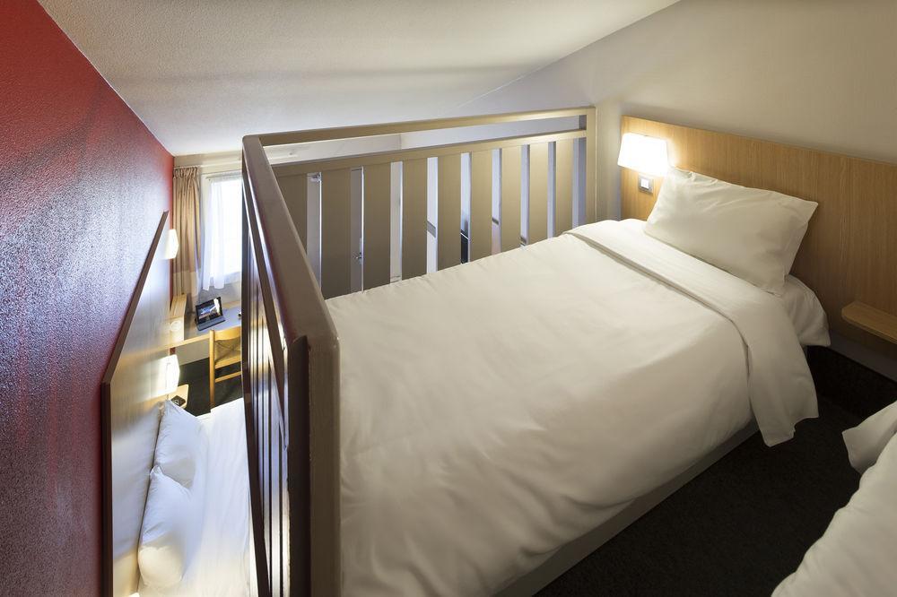 Cite De L'espace Mouchotte Hotel 2*