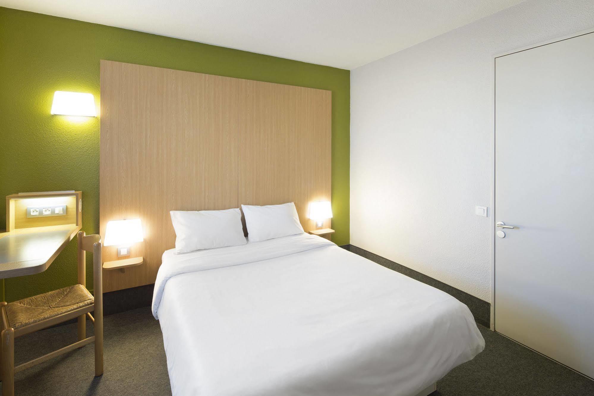Cite De L'espace Mouchotte Hotel 2*