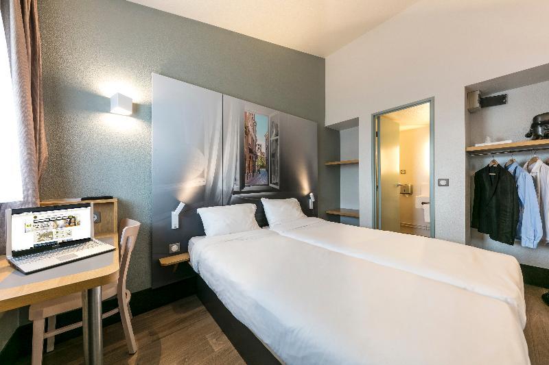 Cite De L'espace Mouchotte Hotel
